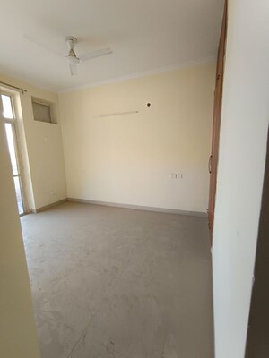 Room in 3.5 BHK Apartment at Shakti the Sky Lark  Apartment, Sector 52 – for Rent