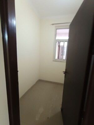Building Lobby in 3.5 BHK Apartment at Shakti the Sky Lark  Apartment, Sector 52 – for Rent
