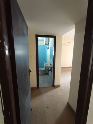 Room in 3.5 BHK Apartment at Shakti the Sky Lark  Apartment, Sector 52 – for Rent