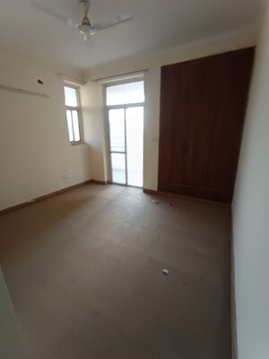 Room in 3.5 BHK Apartment at Shakti the Sky Lark  Apartment, Sector 52 – for Rent