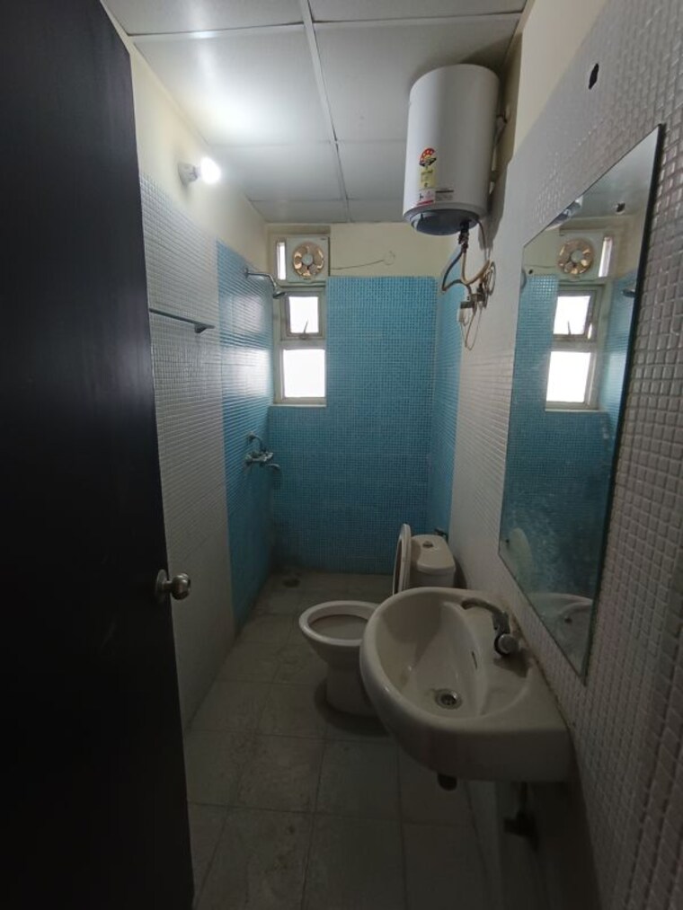 Bathroom, shakti-the-sky-lark-apartment 3.5 Bedroom 2000 Sq.Ft. Apartment In Sector 52 Gurgaon 10360745
