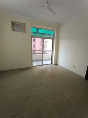 Room in 3.5 BHK Apartment at Shakti the Sky Lark  Apartment, Sector 52 – for Rent