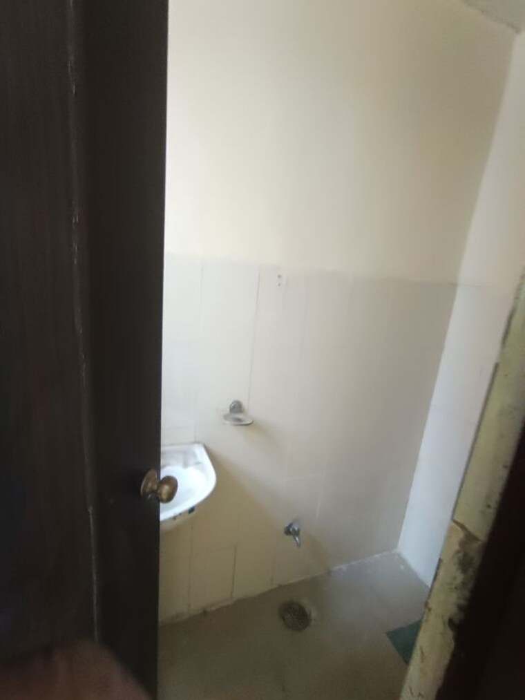 Bathroom, shakti-the-sky-lark-apartment 3.5 Bedroom 2000 Sq.Ft. Apartment In Sector 52 Gurgaon 10360745
