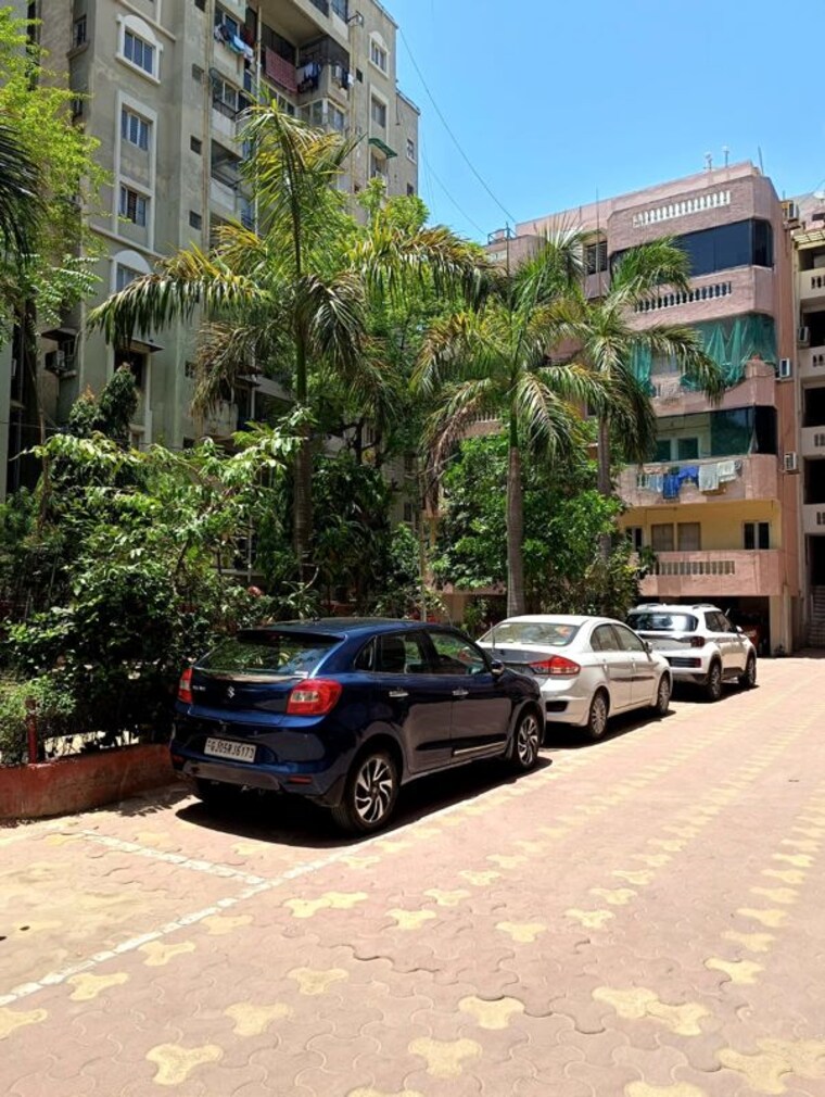  Parking, ellisbridge 2 Bedroom 810 Sq.Ft. Apartment In Ellisbridge Ahmedabad 10360750