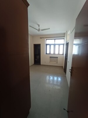 Room in 4 BHK Apartment at Anand Niketan CGHS, Sector 52 – for Rent