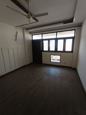 Room in 4 BHK Apartment at Anand Niketan CGHS, Sector 52 – for Rent