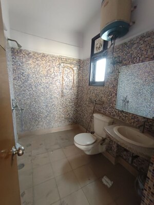 Bathroom in 4 BHK Apartment at Anand Niketan CGHS, Sector 52 – for Rent