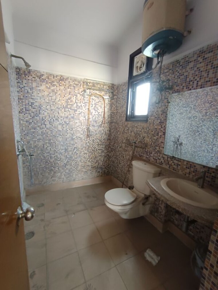 Bathroom, anand-niketan-cghs 4 Bedroom 3600 Sq.Ft. Apartment In Sector 52 Gurgaon 10360753