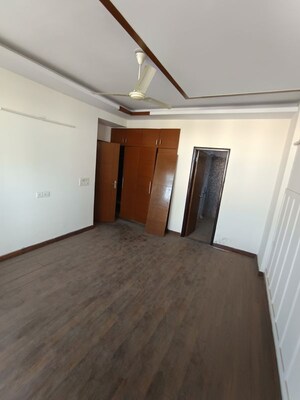 Room in 4 BHK Apartment at Anand Niketan CGHS, Sector 52 – for Rent
