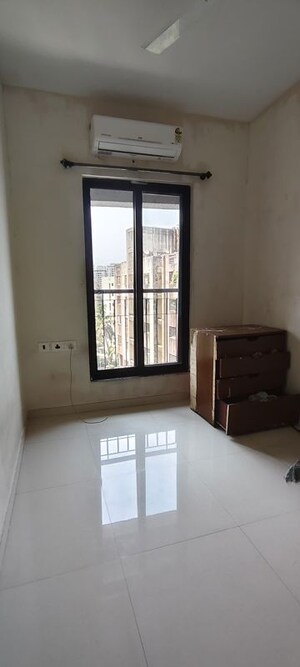 Room in 1 BHK Apartment at Dosti Desire, Brahmand – for Rent