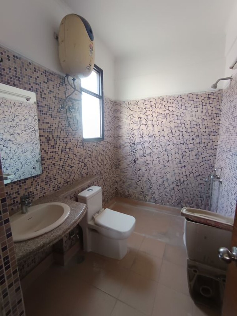 Bathroom, anand-niketan-cghs 4 Bedroom 36000 Sq.Ft. Apartment In Sector 52 Gurgaon 10360764