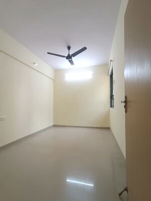 Room in 2 BHK Apartment at Tilak Nagar Building, Tilak Nagar – for Rent