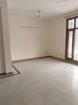 Room in 3 BHK Builder Floor at RWA Apartments Sector 39, Sector 39 – for Rent