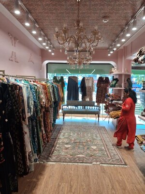 Common Area in  Shop at Juhu – for Rent