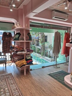 Retail Shop For Rent in Juhu