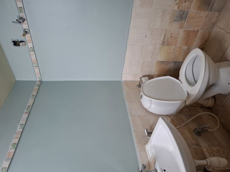 Bathroom, banjara-springs 3 Bedroom 3500 Sq.Ft. Penthouse In Banjara Hills Hyderabad 10360793