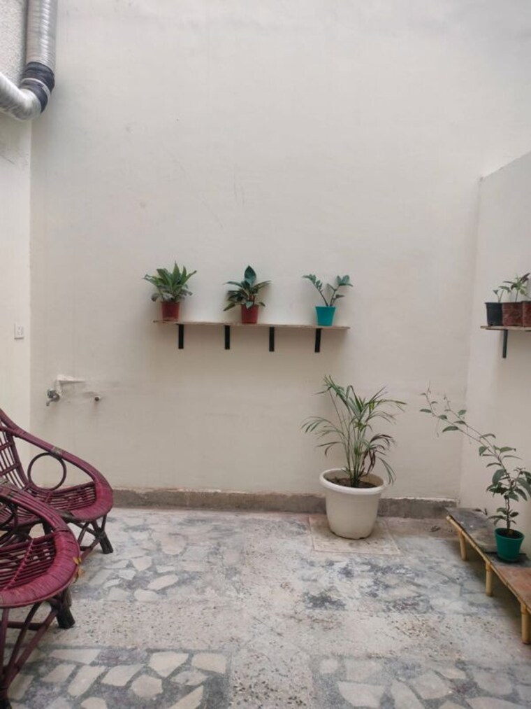  Parking, sector 14 2 Bedroom 1500 Sq.Ft. Independent House In Sector 14 Gurgaon 10360795