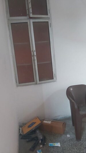 Furnished Amenities in 1.5 BHK Apartment at Mayur Vihar – for Rent
