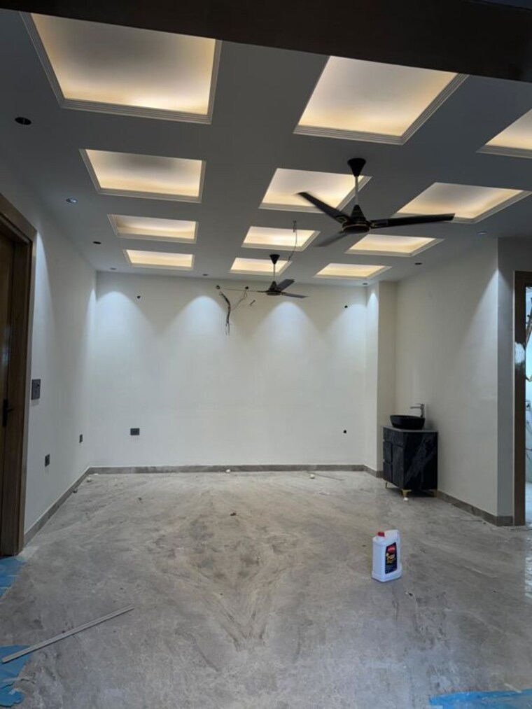 Team Area, sector 43 3 Bedroom 300 Sq.Mt. Builder Floor In Sector 43 Noida 10360814