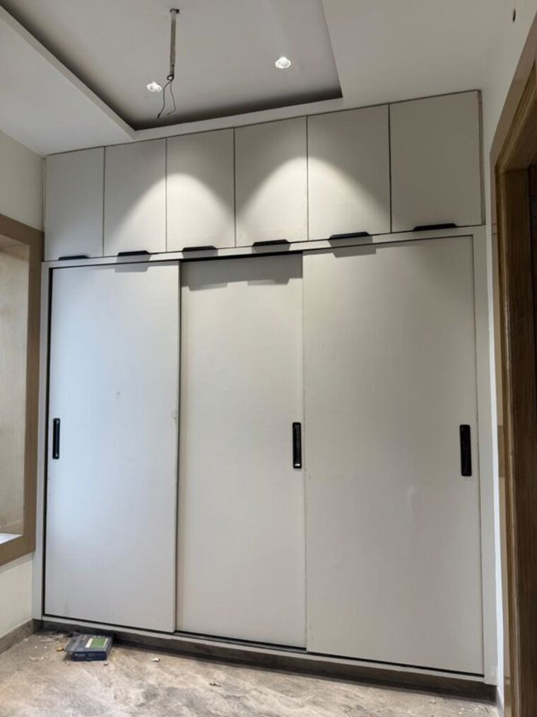 Room, sector 43 3 Bedroom 300 Sq.Mt. Builder Floor In Sector 43 Noida 10360814