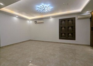 Room in 3 BHK Apartment at Sector 10 Dwarka – for Rent