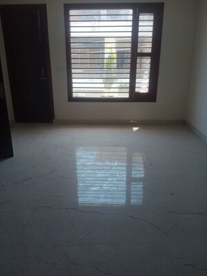 Room in 4 BHK Independent House at Prem Satyam Swastik Apartment, Patiala Road – for Sale