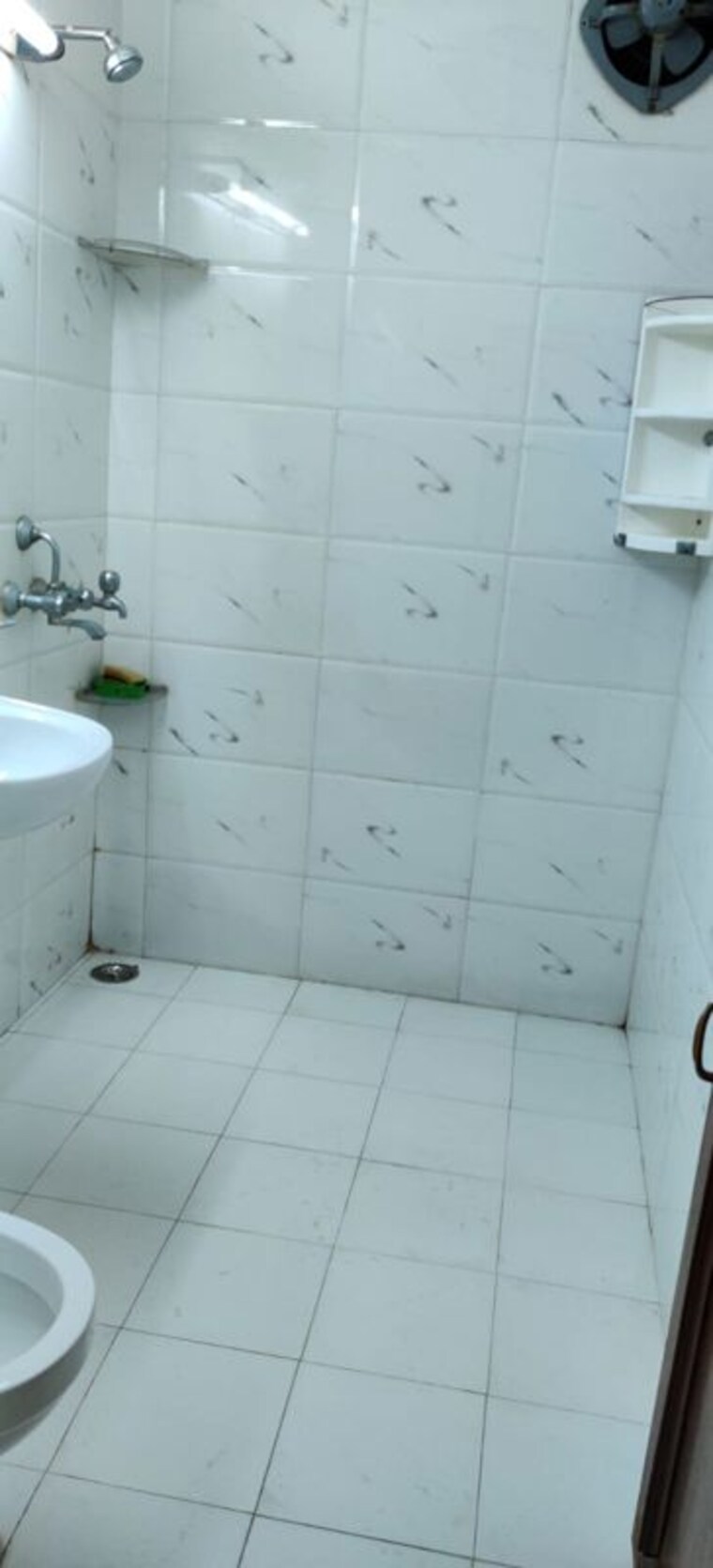 Bathroom, kalkaji 1 Bedroom 1000 Sq.Ft. Builder Floor In Kalkaji Delhi 10360836