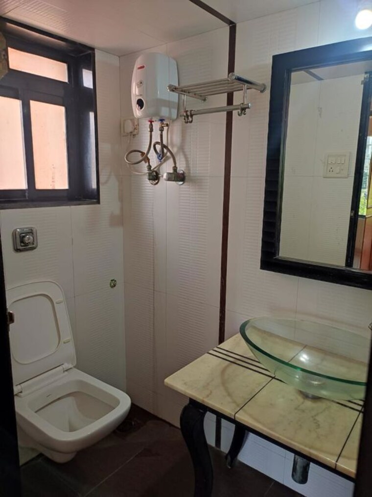 Bathroom, juhu 2 Bedroom 1000 Sq.Ft. Apartment In Juhu Mumbai 10360851