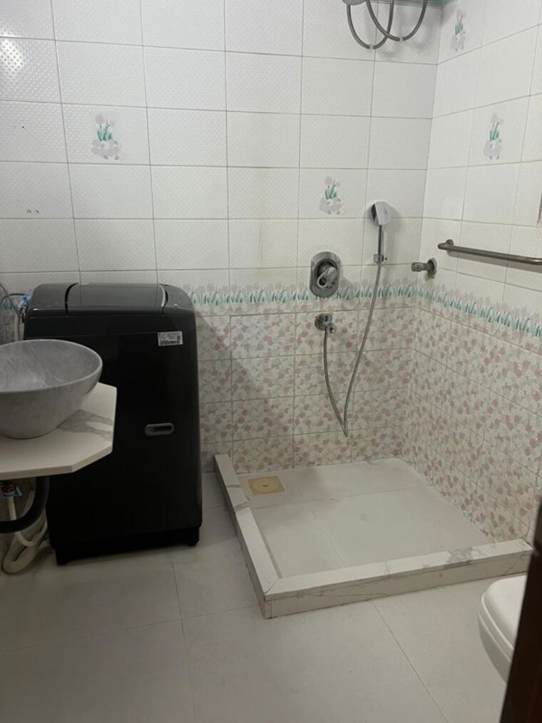 Bathroom, versova 3 Bedroom 1300 Sq.Ft. Apartment In Versova Mumbai 10360859