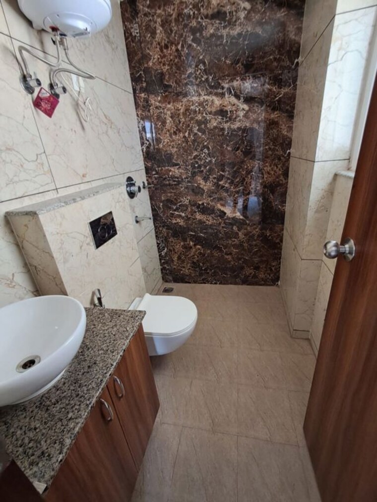 Bathroom, sushant lok iii 3 Bedroom 160 Sq.Yd. Builder Floor In Sushant Lok Iii Gurgaon 10360858
