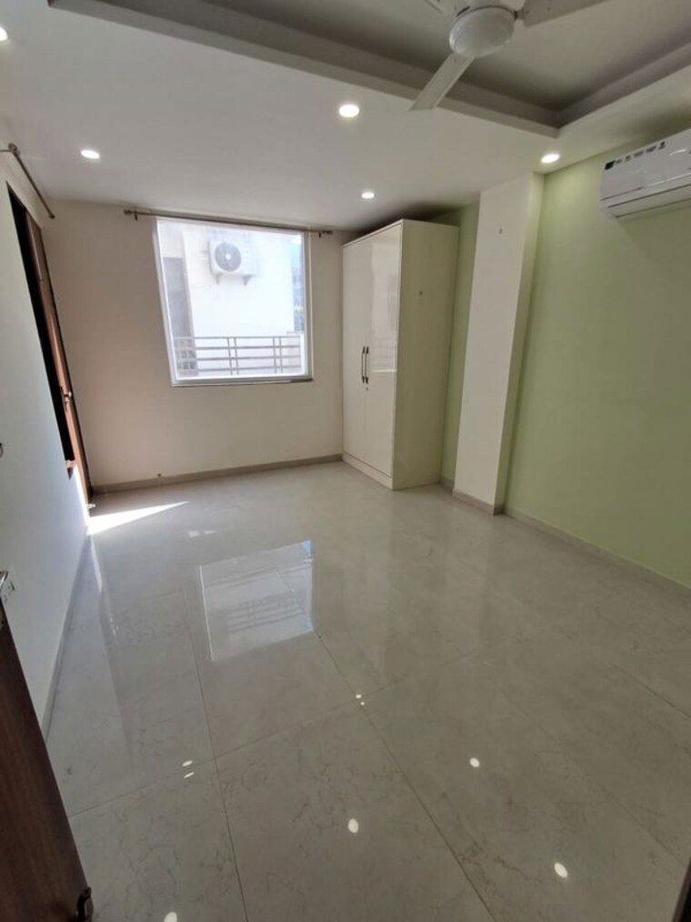 Room, sushant lok iii 3 Bedroom 160 Sq.Yd. Builder Floor In Sushant Lok Iii Gurgaon 10360858