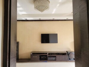  2 BHK Apartment at Lokhandwala Complex – for Rent