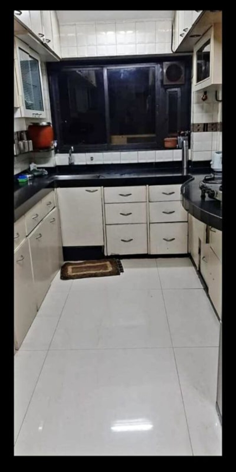 Kitchen, lokhandwala complex 2 Bedroom 900 Sq.Ft. Apartment In Lokhandwala Complex Mumbai 10360879