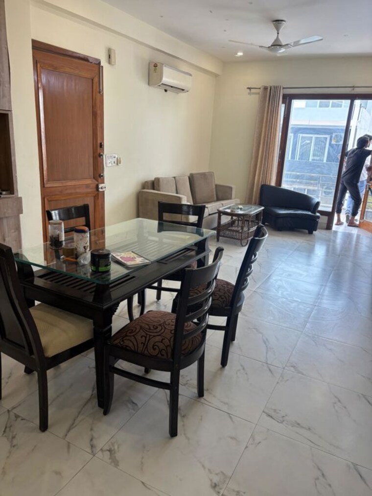 Gym, sector 43 3 Bedroom 260 Sq.Yd. Builder Floor In Sector 43 Gurgaon 10360880