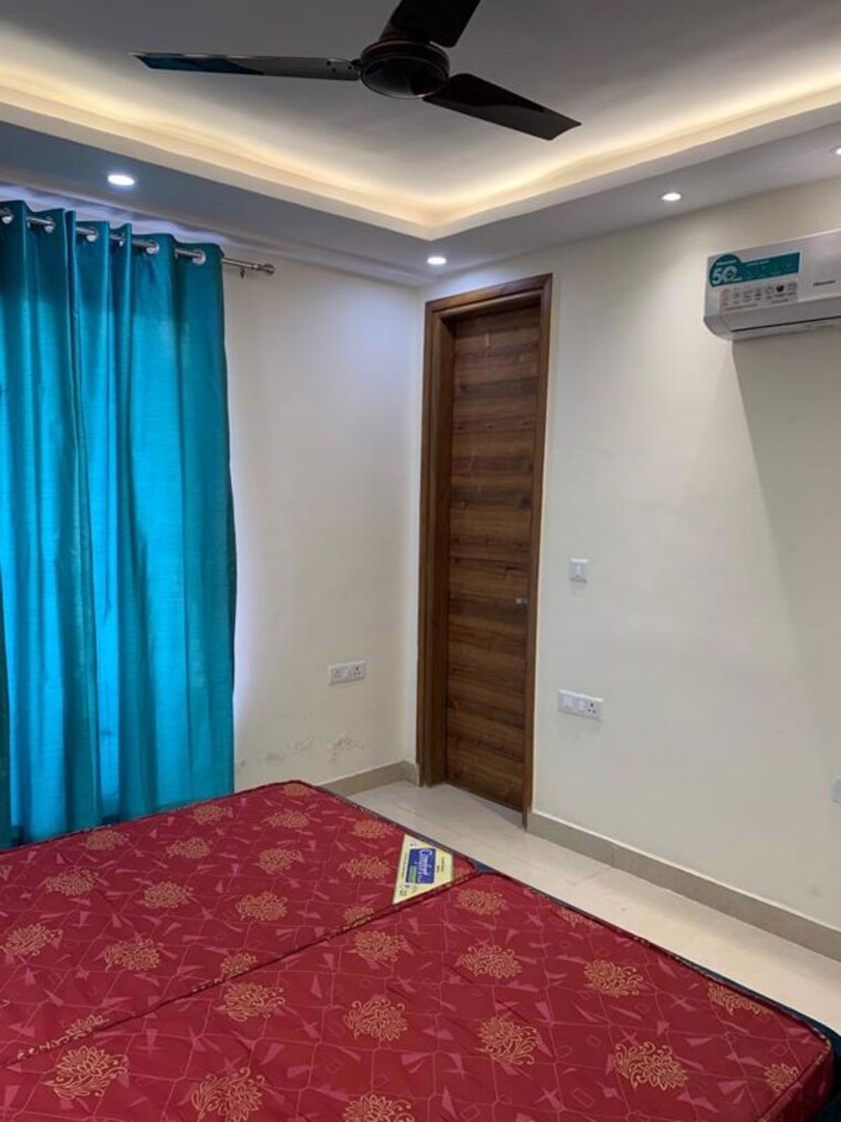 Bedroom, sector 43 3 Bedroom 160 Sq.Yd. Builder Floor In Sector 43 Gurgaon 10360889
