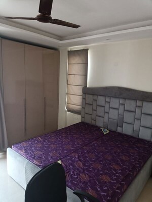 Bedroom in 3 BHK Builder Floor at Sector 43 – for Rent