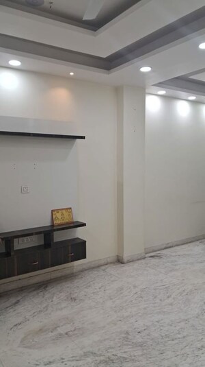 Room in 3 BHK Builder Floor at Rajouri Garden – for Rent