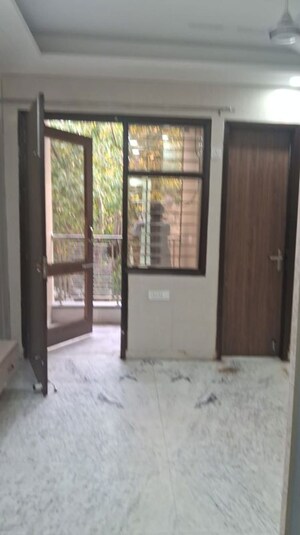 Room in 3 BHK Builder Floor at Rajouri Garden – for Rent