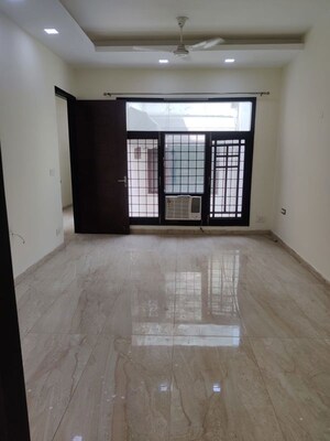 Room in 4 BHK Builder Floor at Rajouri Garden – for Rent