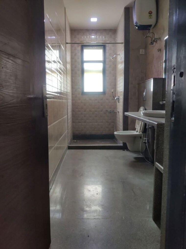 Bathroom, rajouri garden 4 Bedroom 320 Sq.Yd. Builder Floor In Rajouri Garden Delhi 10360934