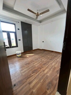 Room in 3 BHK Apartment at Chattarpur – for Rent