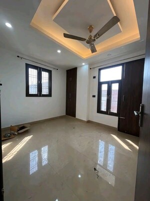 Room in 3 BHK Apartment at Chattarpur – for Rent