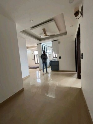 Room in 3 BHK Apartment at Chattarpur – for Rent