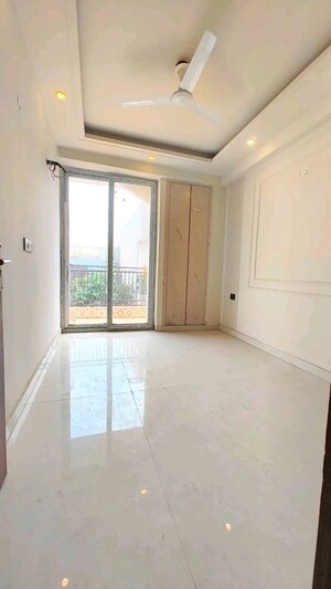 Room in 2 BHK Apartment at Chattarpur – for Rent
