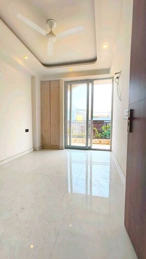 Room in 2 BHK Apartment at Chattarpur – for Rent