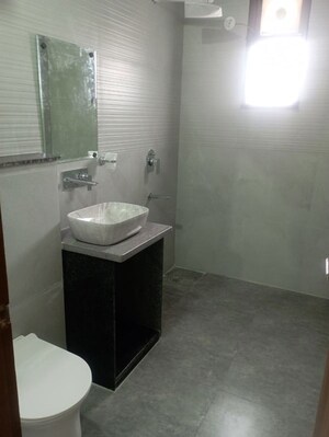 Bathroom in 1 BHK Builder Floor at Sector 40 – for Rent