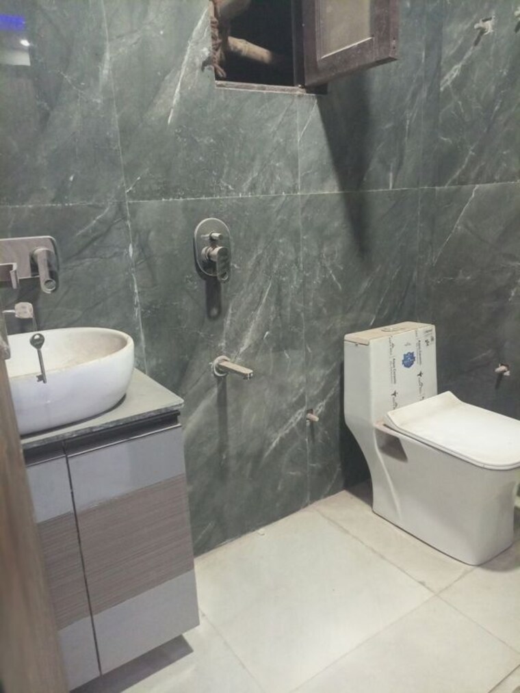 Bathroom, sunshine-apartments-sector-73 1 Bedroom 650 Sq.Ft. Builder Floor In Sector 73 Noida 10360991