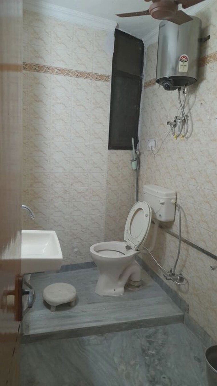 Bathroom, kalkaji 1 Bedroom 480 Sq.Ft. Builder Floor In Kalkaji Delhi 10360999