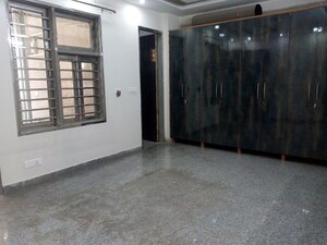 Room in 2 BHK Builder Floor at Sushant Lok Iii – for Rent