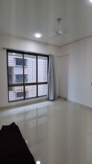Room in 1 BHK Apartment at Shiv Shakti Tower 28, Malad East – for Rent